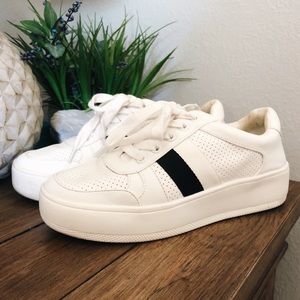 STEVE MADDEN tennis shoes